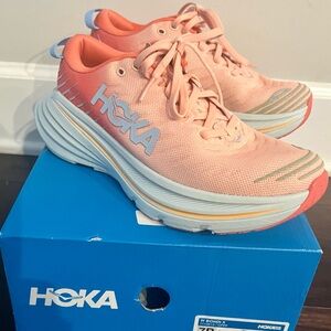 Bondi X Running Shoe (Women) size 7B. Color: Camellia / Peach Parfait
